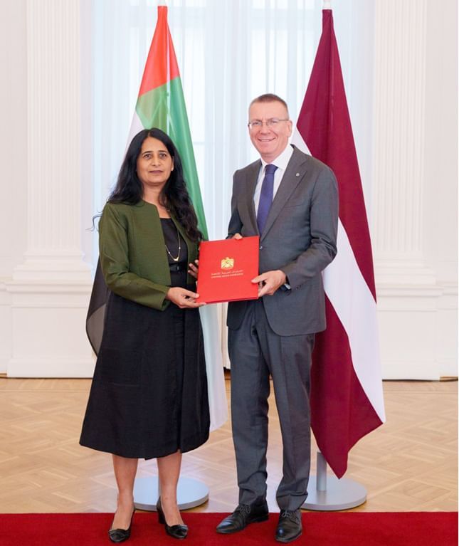 سفيرة الإمارات تقدم أوراق اعتمادها إلى رئيس جمهورية لاتفيا