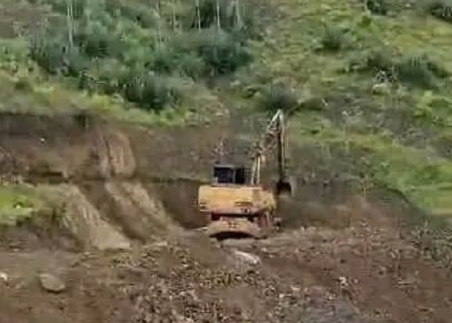 نافذ حوثي يسطو على أرضية مواطن في نقيل بعدان شرقي إب