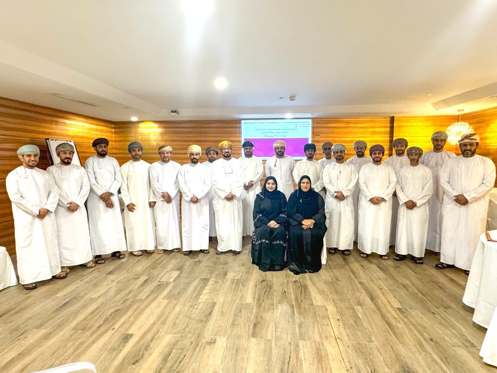 وزارة الداخلية تختتم برنامجًا تدريبيًا في العلاقات العامة والإعلام بصلالة