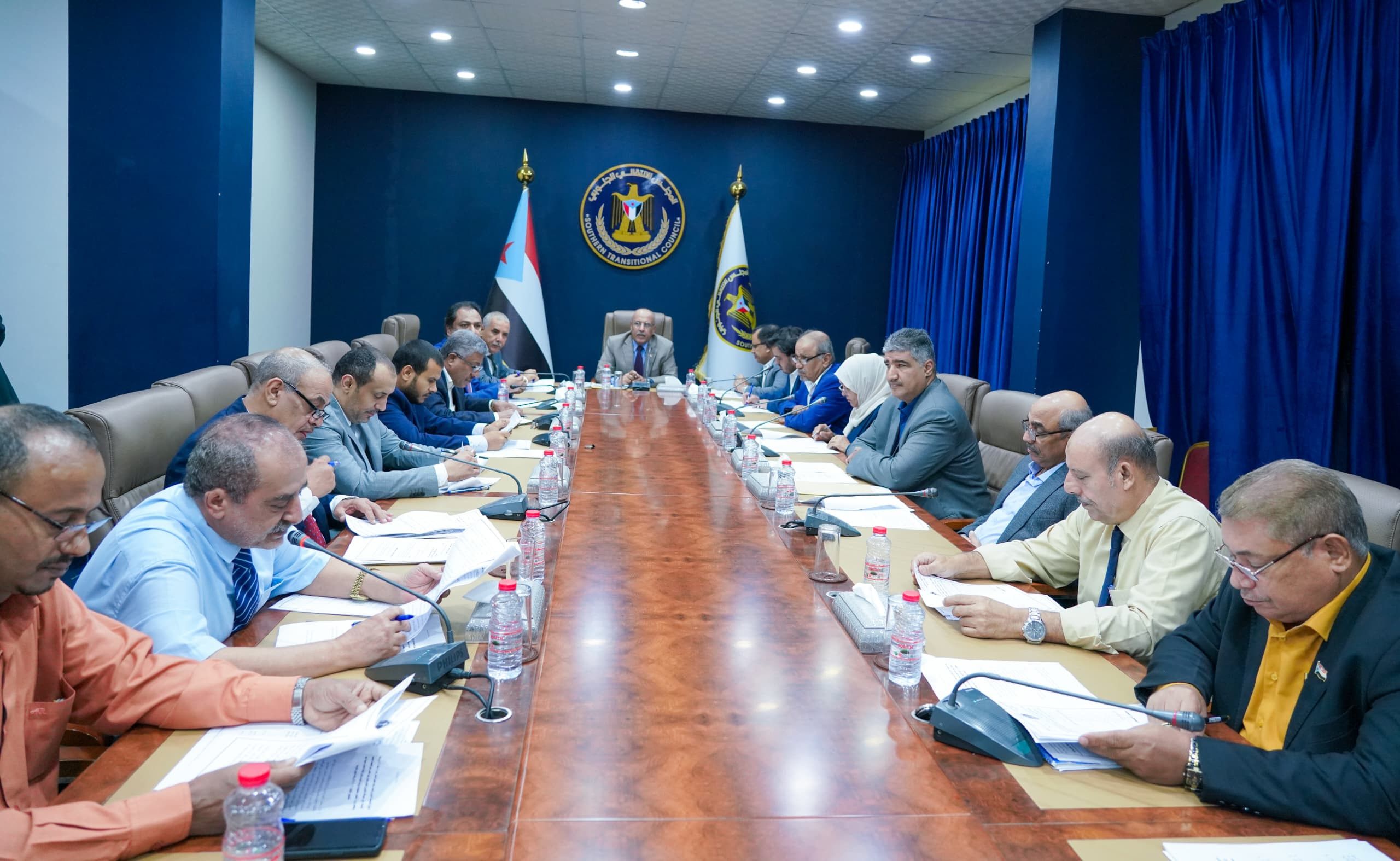 عدن.. المجلس الانتقالي يعلن منع أي أنشطة سياسية لأي حزب ويهدد بوقفها