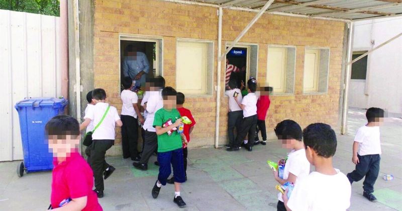 «التربية» تشدد على المقاصف المدرسية الالتزام بالاشتراطات الصحية في الأغذية والمشروبات (صورة أرشيفية)