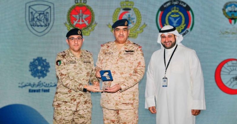 «الدفاع» تكرم الجهات المشاركة في العطاء الإنساني الكويتي