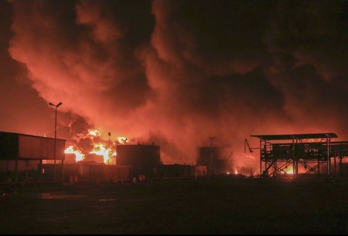 هيومن رايتس: الهجوم الإسرائيلي على ميناء الحديدة "جريمة حرب محتملة" ولها تأثير دائم على ملايين اليمنيين