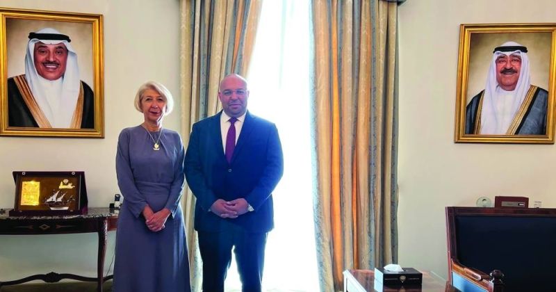 الفصام خلال استقباله تاسيفا في مقر سفارة الكويت في فيينا