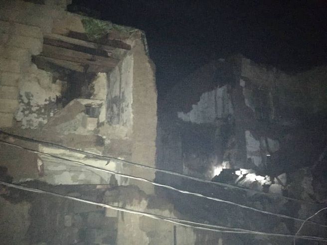 إب.. انهيار ستة منازل في عدة مديريات جراء استمرار هطول الأمطار