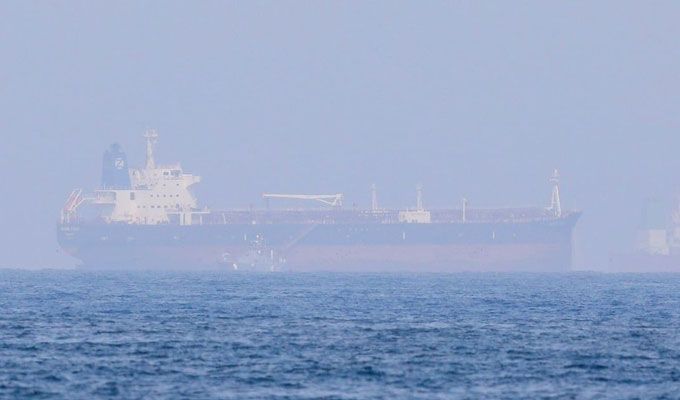 معهد أمريكي: مصداقية واشنطن كضامن أمني موثوق "أصبحت موضع تساؤل" مع استمرار الحملة الحوثية ضد السفن