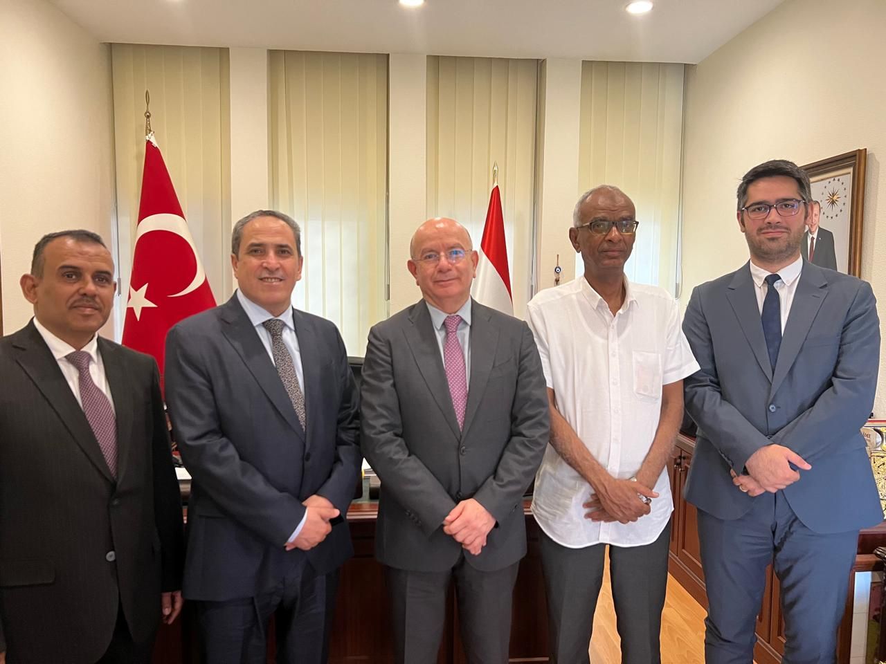 حزب الإصلاح يؤكد حرصه على إحلال السلام العادل وفقا للمرجعيات الثلاث