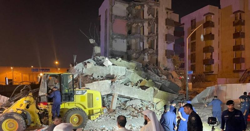 «الداخلية»: لا إصابات بـ «هدام بناية الجابرية».. وفرق البحث مستمرة في عملها