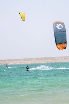 سباقات التزلج المظلي في الأسبوع الثاني من فعاليات “صور للرياضات البحرية”