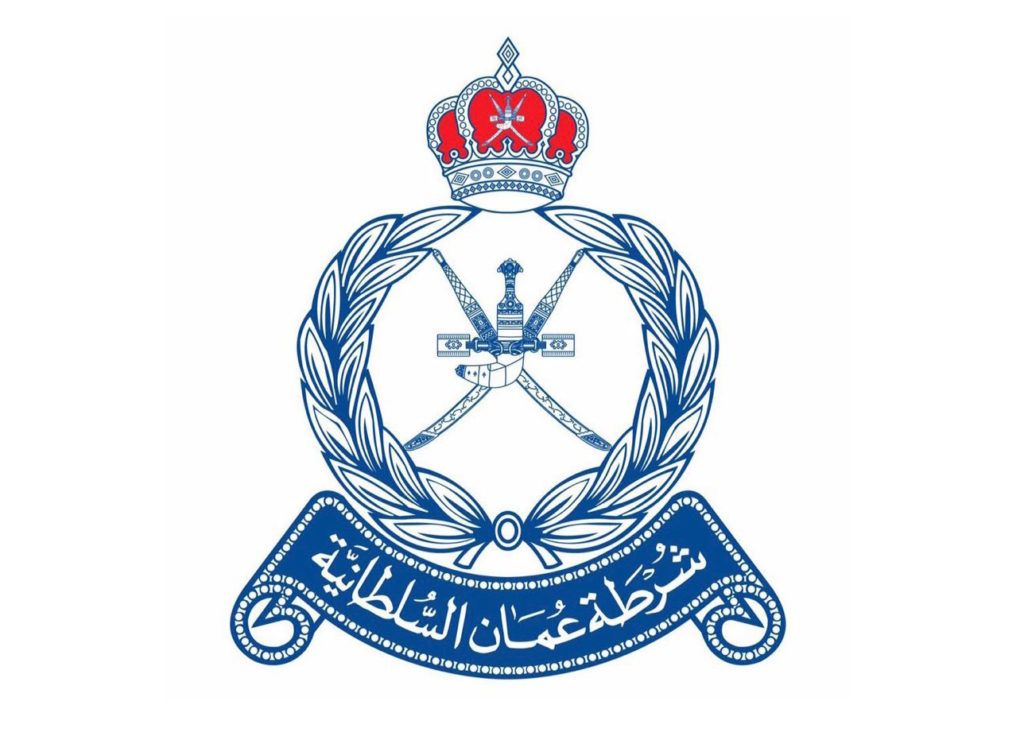 ” الشرطة ” تلقي القبض على سارق مركبة من أمام محل تجاري