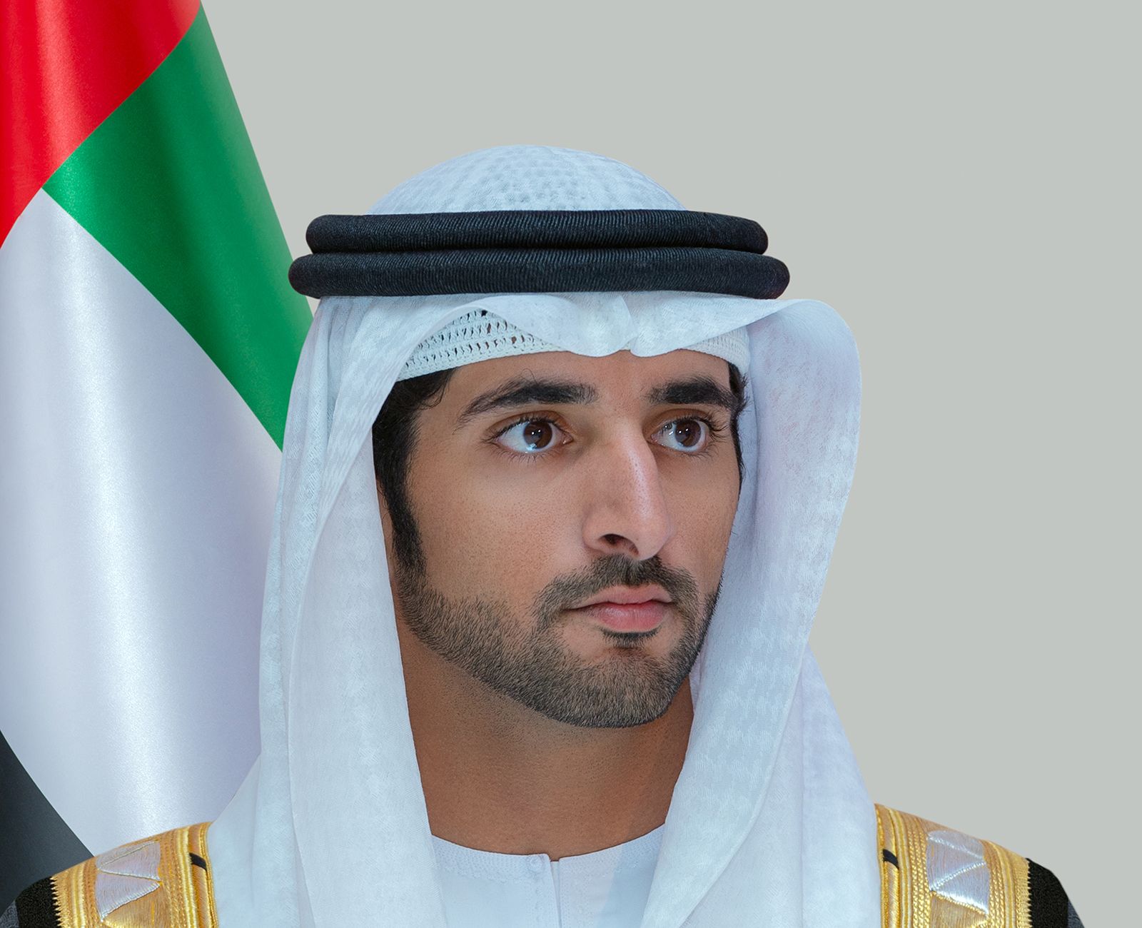 حمدان بن محمد مهنئاً بيوم المرأة الإماراتية: كل عام والإمارات بكنَّ أجمل وأقوى