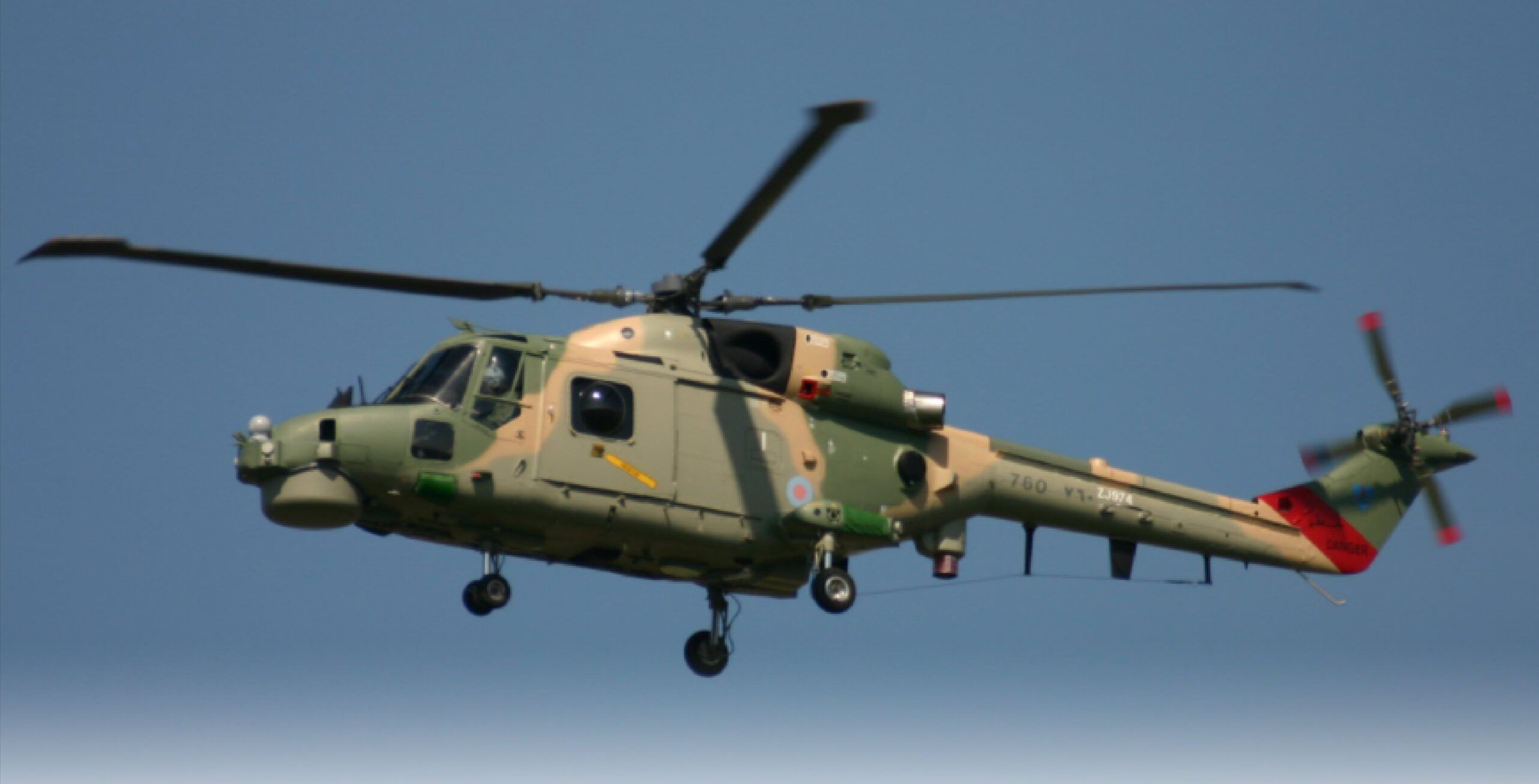 سلاح الجو ينفذ عملية إخلاء طبي من مسندم إلى مستشفى خولة