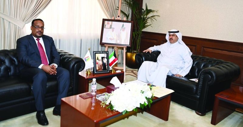 محافظ حولي خلال استقباله السفير الإثيوبي