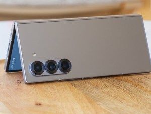 هاتف سامسونج النحيف القابل للطي سيأتي كـ “اصدار خاص”