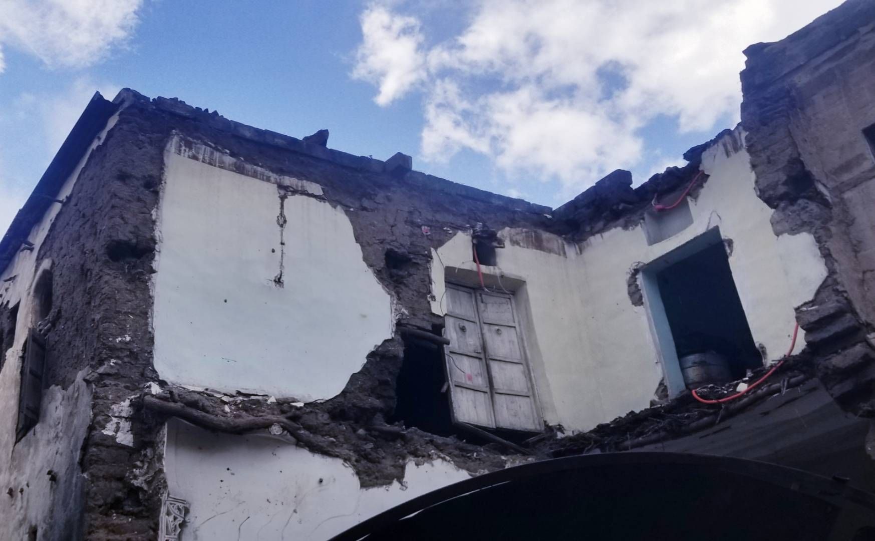 إب..انهيار 4 منازل وتضرر العشرات في عدة مديريات جراء الأمطار