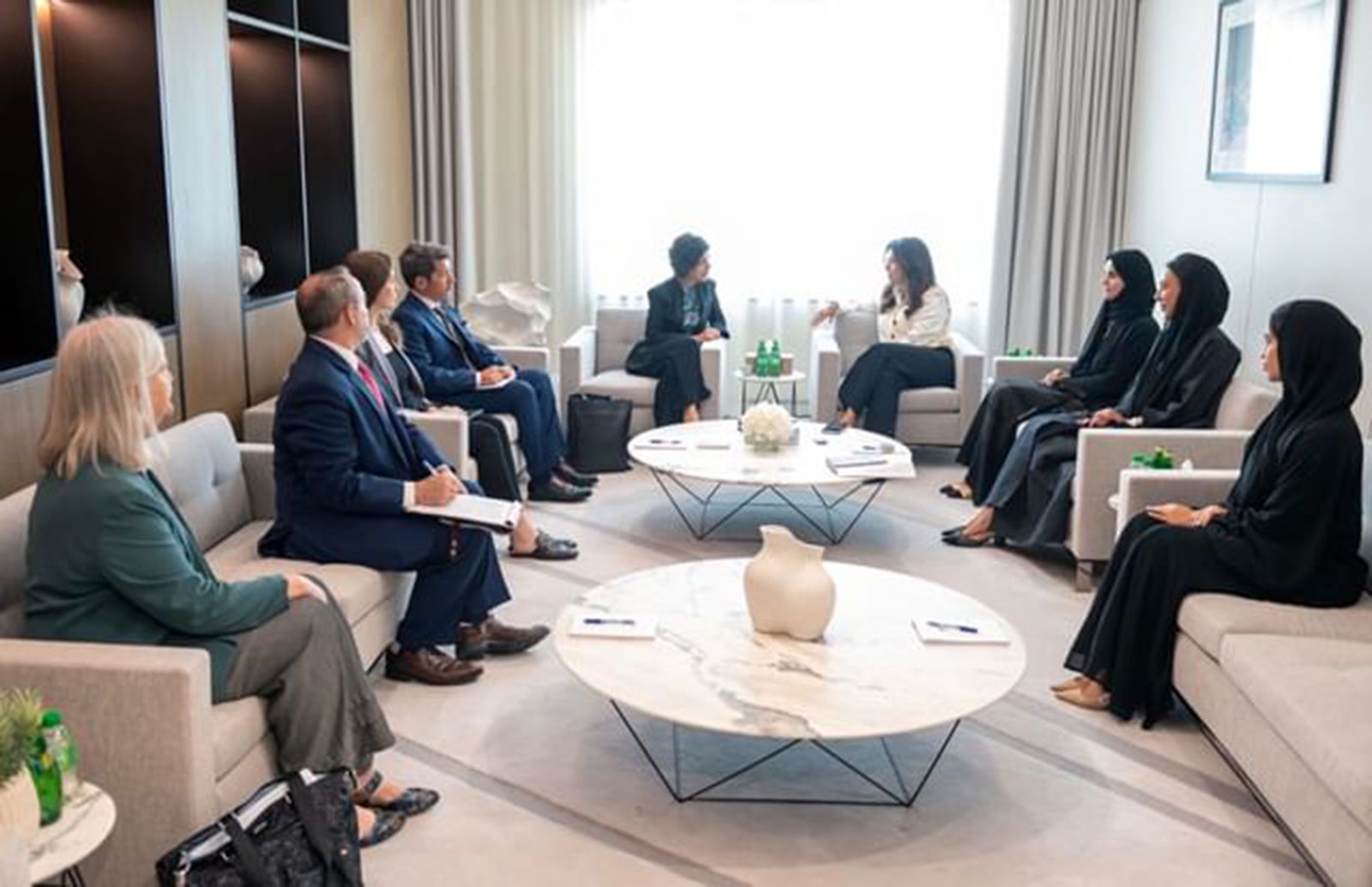 الإمارات وأمريكا تؤكدان ضرورة تحسين حياة النساء والأطفال في أفغانستان