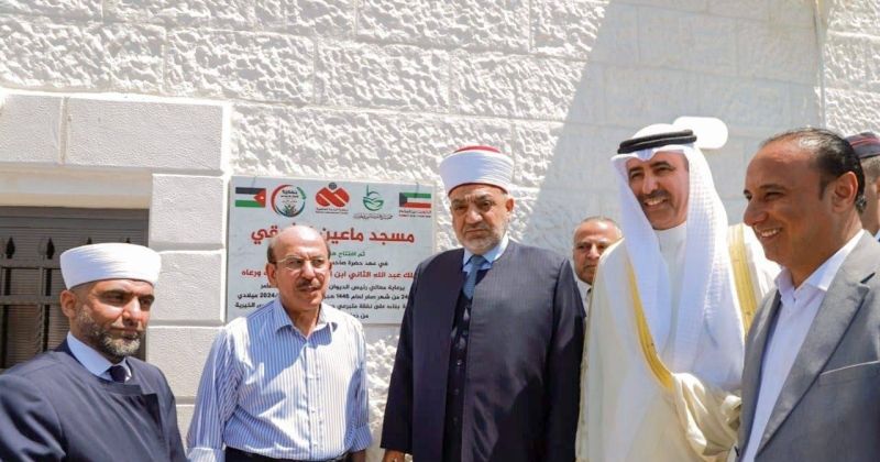 وزير الأوقاف الأردني د.محمد الخلايلة وسفير الكويت لدى الأردن حمد المري وقاضي القضاة الأردني عبد الحافظ الرابطة