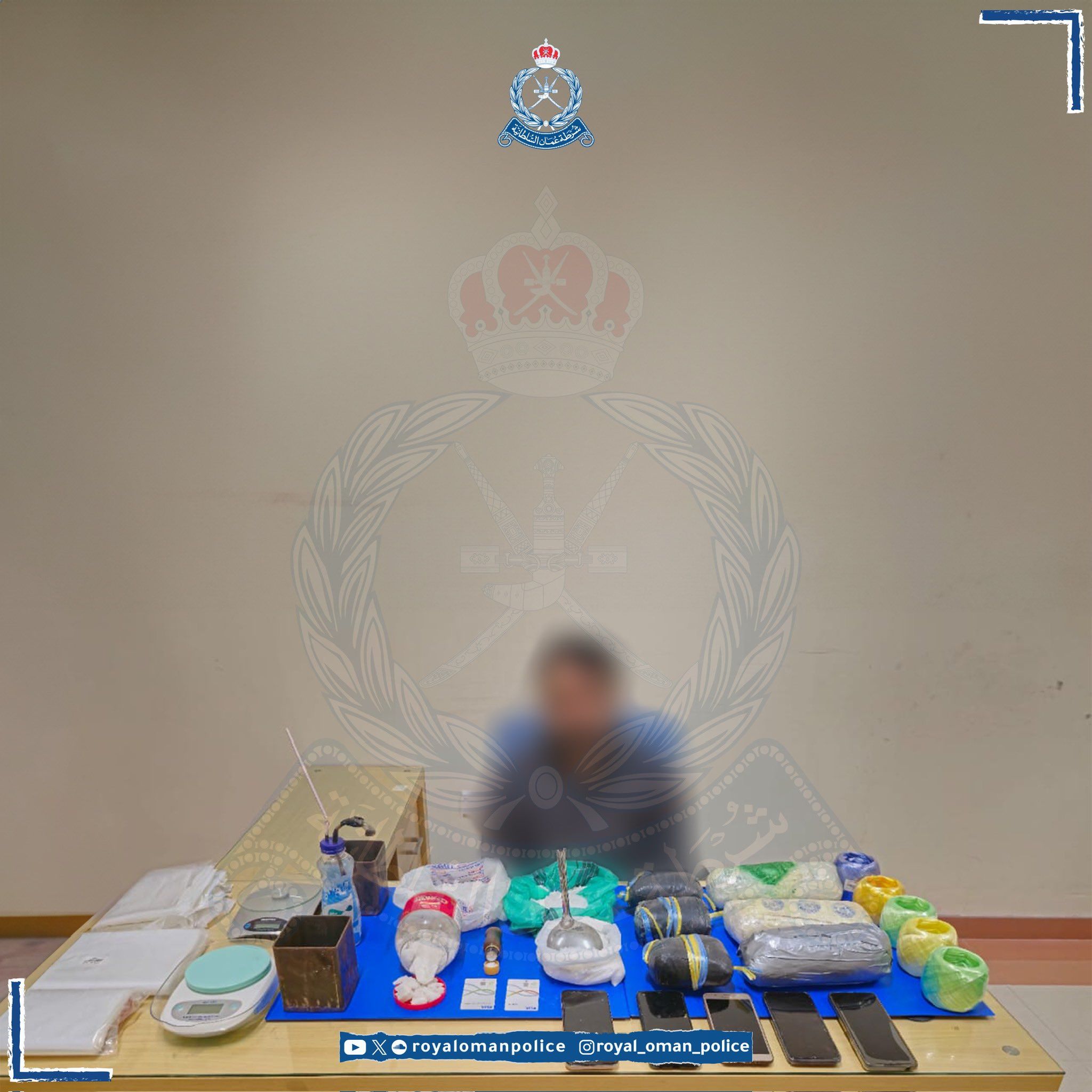 القبض على شخص من جنسية آسيوية بحوزته كمية من مخدر الكريستال