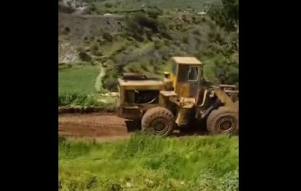 مليشيا الحوثي تسطو على أرضية مواطن في يريم شمالي إب