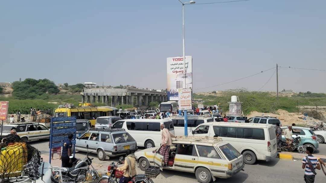 حضرموت.. صيادون يغلقون الخط الدولي واحتجاجات طلابية تنديدا بارتفاع أجور النقل