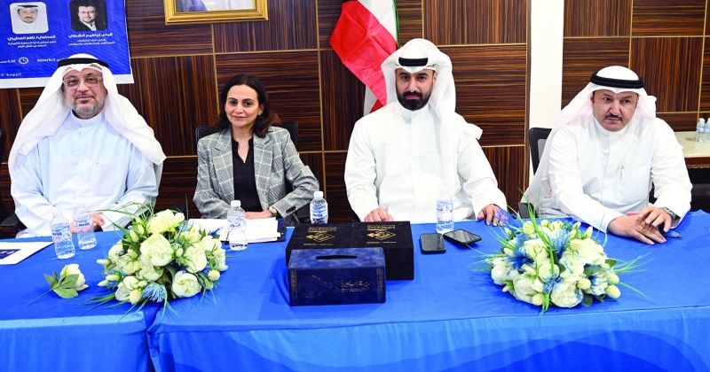 المتحدثون في الندوة (تصوير نايف العقلة)