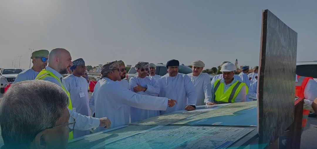 “النقل” و “الإسكان” يتابعان سير العمل في طريق الباطنة الساحلي