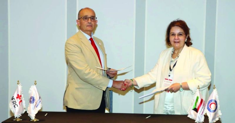 البرجس والمدير الإقليمي لـ«اتحاد الصليب والهلال الأحمر»