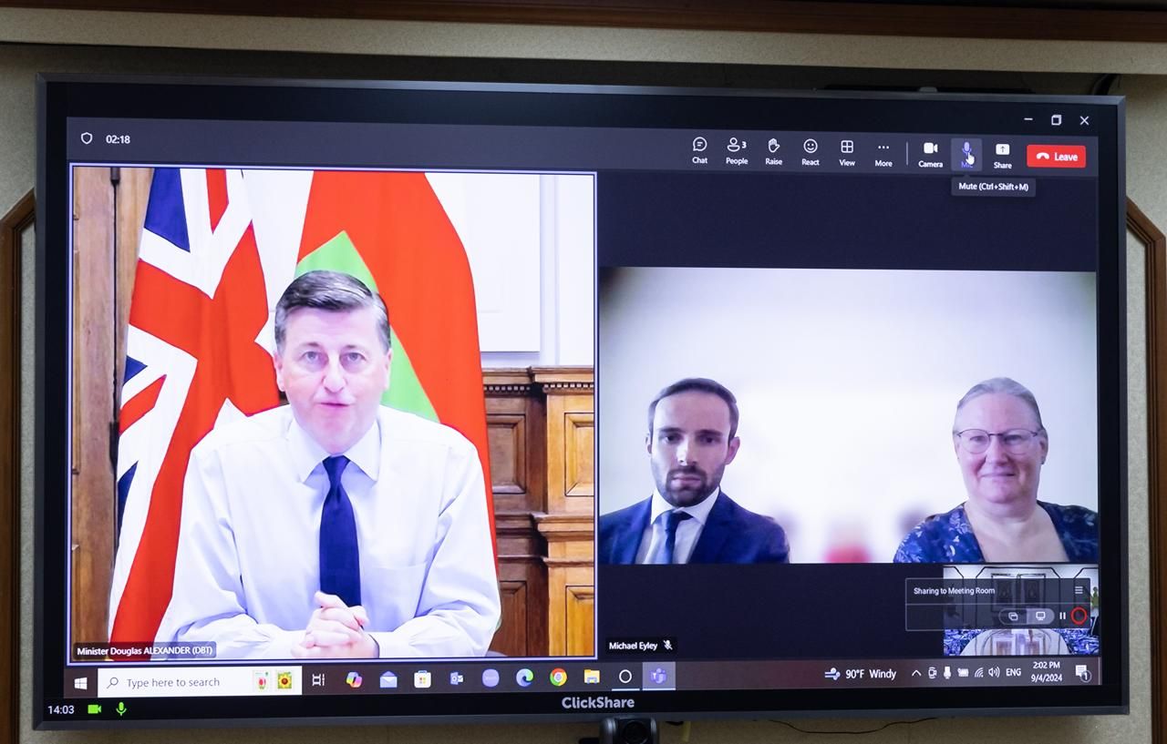 سلطنة عُمان والمملكة المتحدة يبحثان سبل التبادل التجاري والاستثمارات