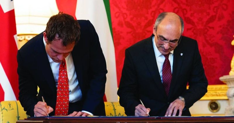 جانب من توقيع مذكرتي التفاهم