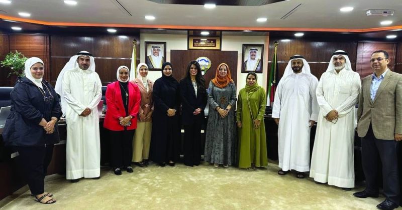 وفاء اليحيى خلال استقبال انتصار الوهيبية والوفد المرافق