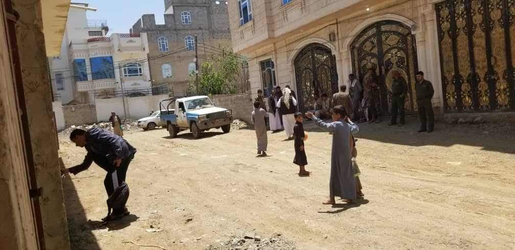 بهدف الاستيلاء عليه.. مليشيا الحوثي تقتحم منزل شيخ قبلي وقيادي في حزب الإصلاح بصنعاء