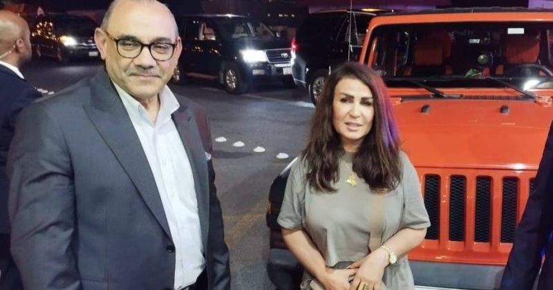 مشجعة تدشن دخول الجمهور العراقي إلى الكويت