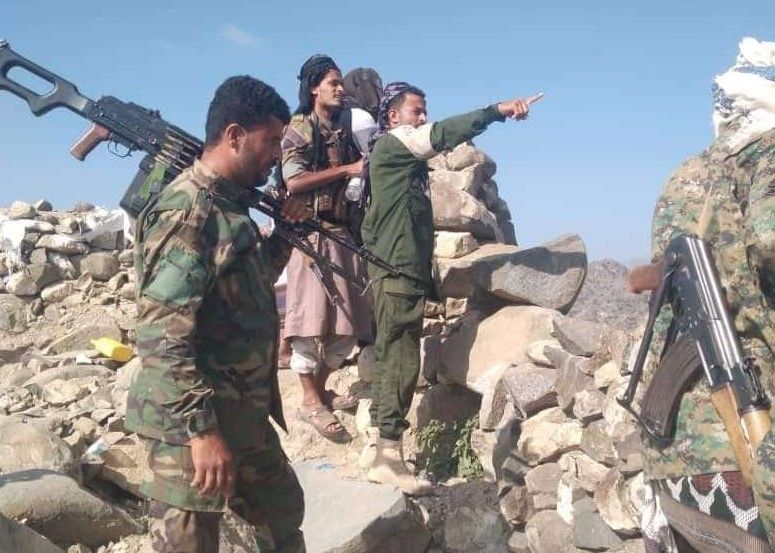 مسؤول محلي بتعز: القوات المشتركة تحرر مناطق جديدة في شوكان وتقطع خط الإمداد إلى باهر بماوية