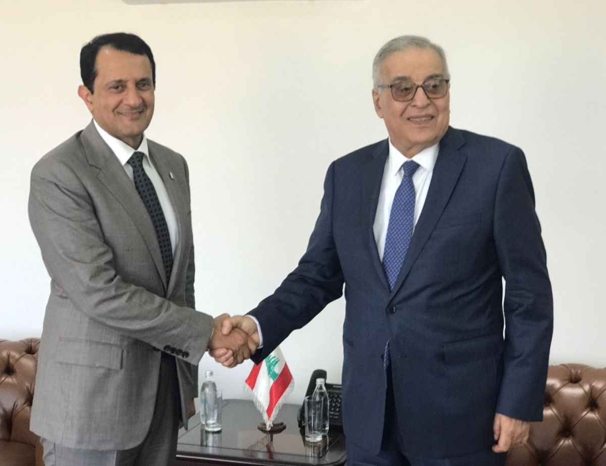 وزير الخارجية والمغتربين في حكومة تصريف الأعمال بالجمهورية اللبنانية يجتمع مع سفير دولة قطر