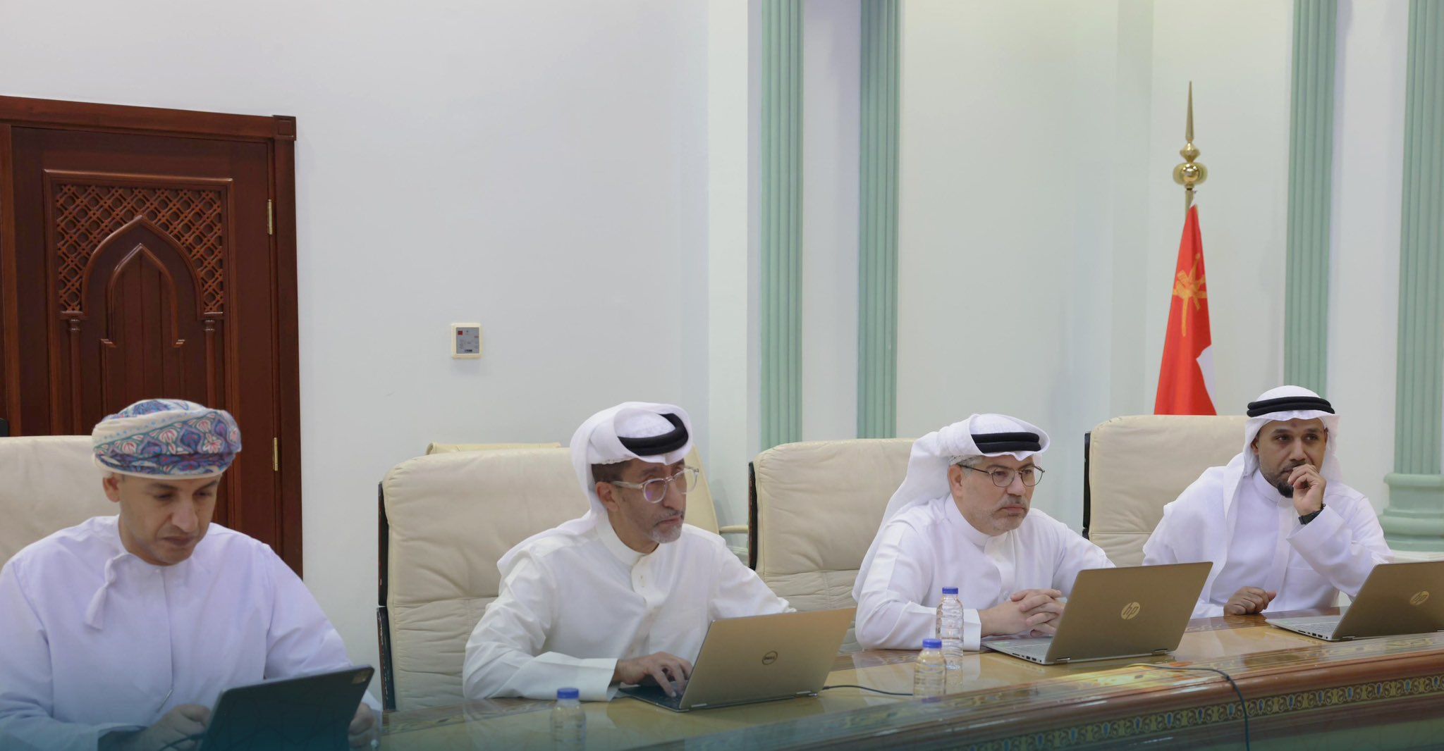 وفد من وزارة الأوقاف بالبحرين يطلع على تجربة الوزارة في البرامج الرقمية