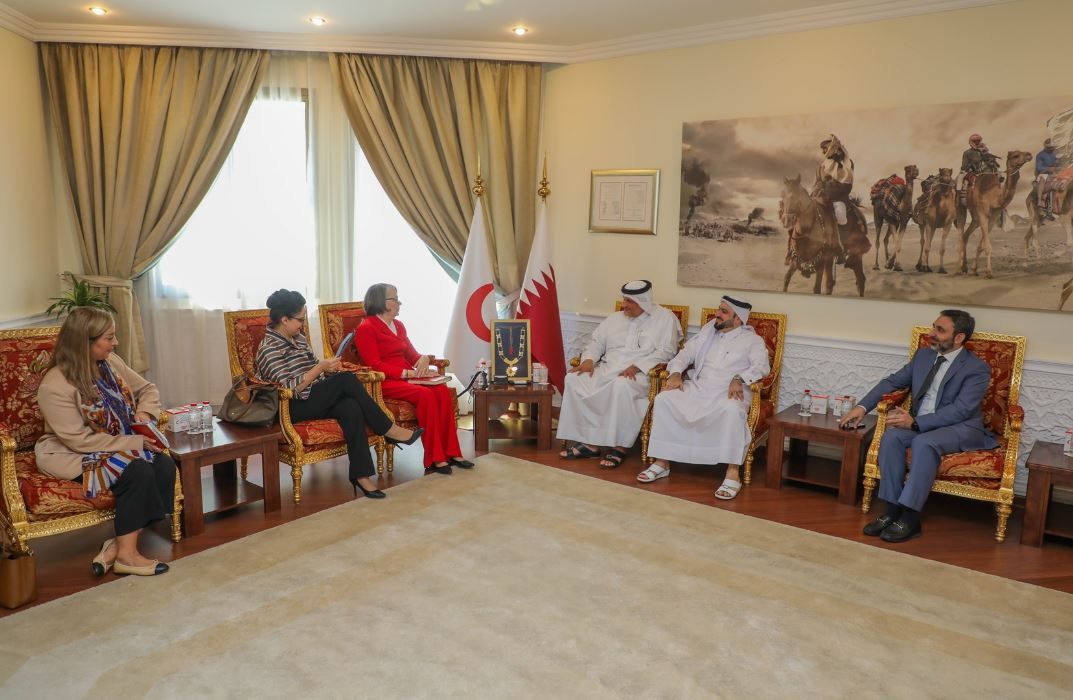 رئيس مجلس إدارة الهلال الأحمر القطري يجتمع مع رئيسة الاتحاد الدولي لجمعيات الصليب الأحمر والهلال الأحمر