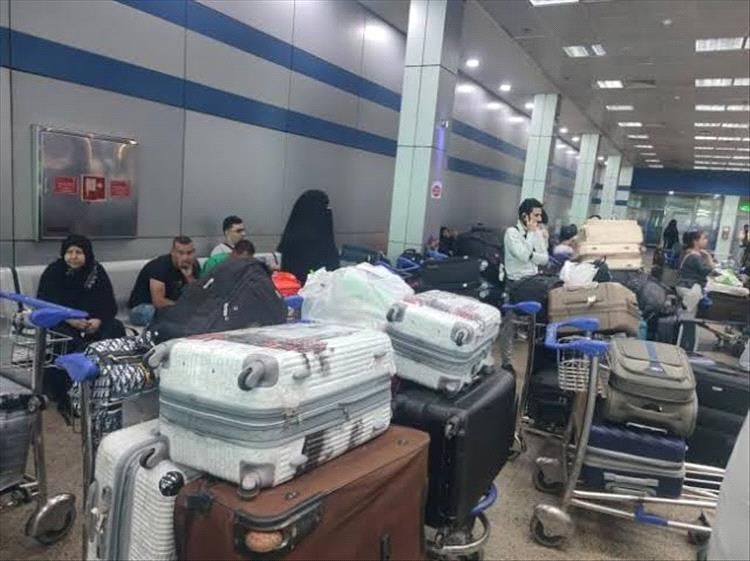 أزمة طيران بلقيس.. وزير النقل يرفض توجيهات رئيس الوزراء ويوجه بنقل المسافرين العالقين على نفقتهم الخاصة