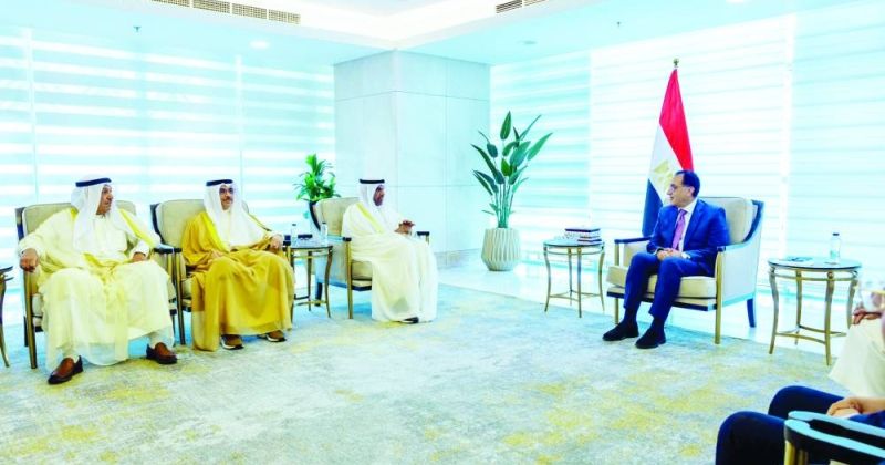 مدبولي مُستقبلاً اليحيا والوفد المرافق