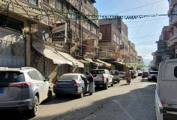 صنعاء.. إضراب شامل لأكبر سوق ملابس في صنعاء رفضا لجرعة حوثية