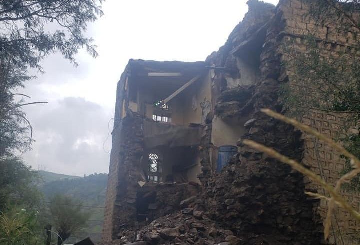 وفاة وإصابة أربعة أشخاص في تهدم منزل جراء الأمطار بريف إب