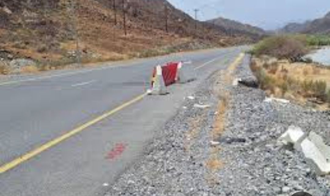 “النقل” توجه بمعالجة “الهبوط” في الطريق بين ولايتي العوابي ونخل