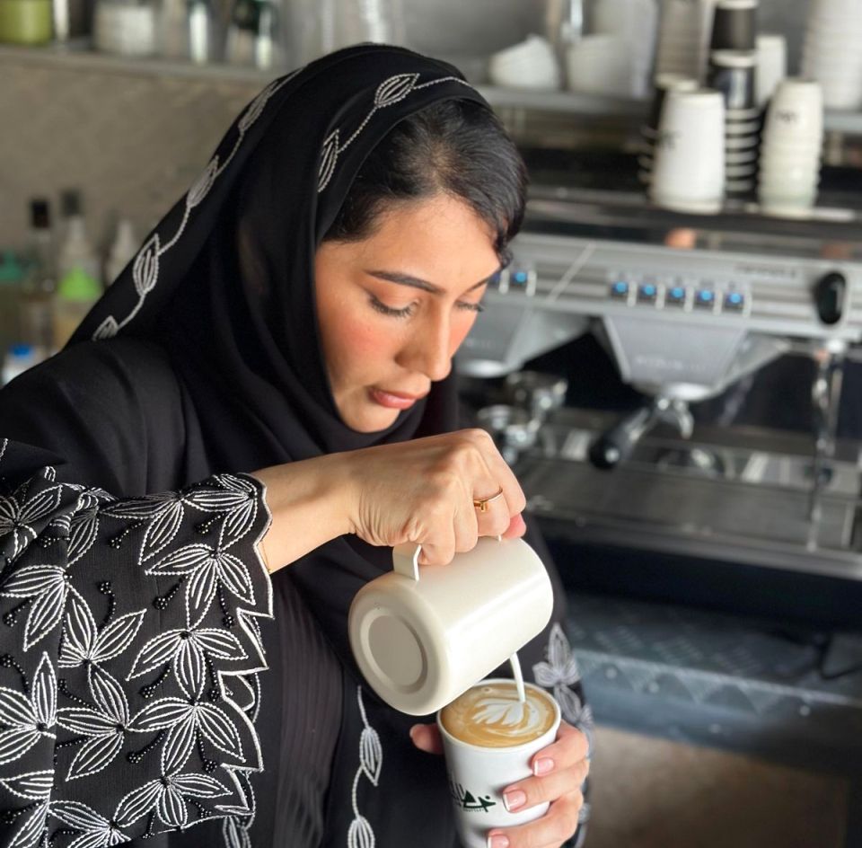 رواد أعمال .. إماراتية تطلق مشروعاً ناجحاً لعربة أغذية