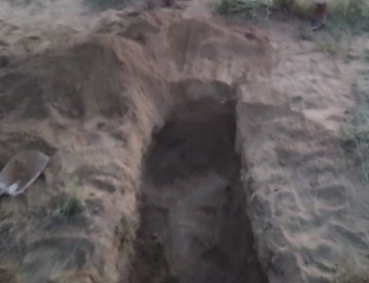 العثور على جثة مهاجر أفريقي مدفونة في إحدى بلدات أبين