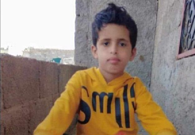 العثور على طفل متوفياً داخل سيارة مهجورة في إحدى مدن إب