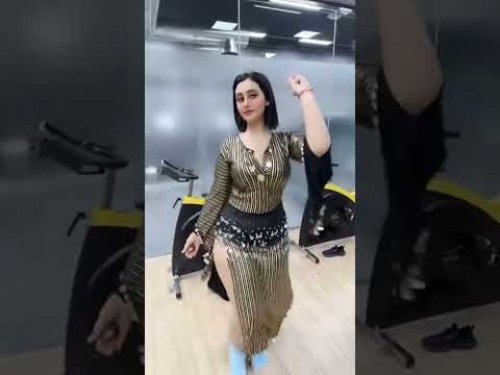 المراهقة السعودية أثير الحلوة أشعلت النار داخل الرجال بفستان شفاف شبه عاري يظهر ما تحته