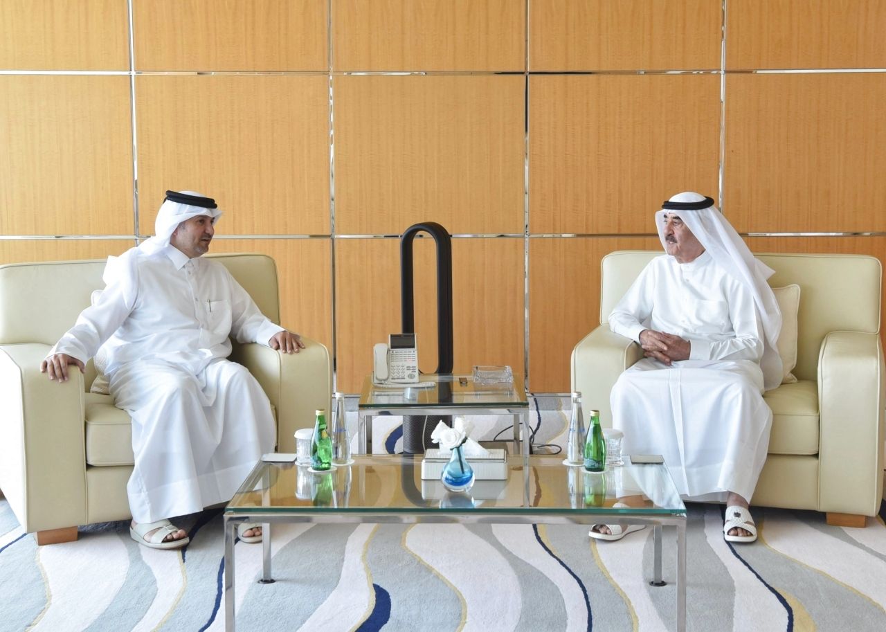 حاكم أم القيوين يبحث وقنصل عام قطر تعزيز العلاقات الأخوية