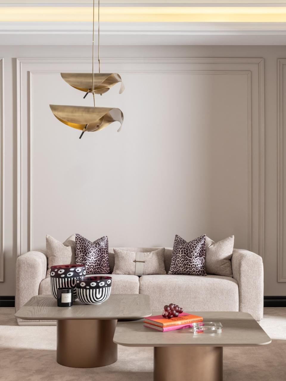 "انتيريرز الإمارات" تروي قصص الأناقة الخيالية عبر تشكيلة "مايكل أميني"