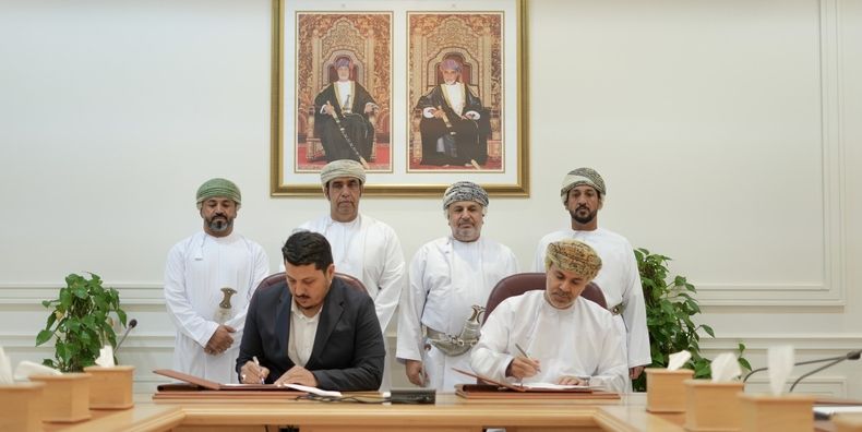 بأكثر من 3 ملايين ريال عُماني.. توقيع اتفاقيتي إنشاء مشروعين تجاريين بالبريمي
