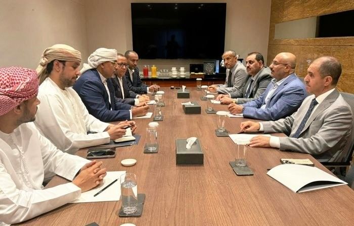 العليمي يرحب بلقاء "طارق صالح والزبيدي" ويصفه بـ"العلامة الصحيّة في جسد الدولة"