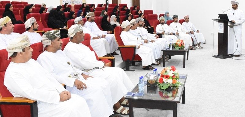 صناعة عمان تدشن جائزة غرفة الظاهرة لمؤسسات القطاع الخاص